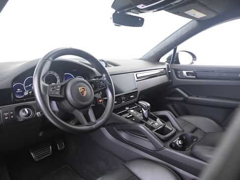 Certified 2022 Porsche Cayenne Turbo GT AWD/4WD image 4