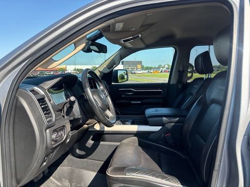 Used 2019 RAM 1500 Laramie AWD/4WD image 9