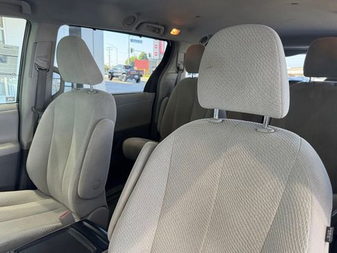 Used 2014 Toyota Sienna LE FWD image 22