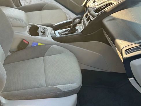 Used 2014 Ford Focus SE w/ SE Winter Package image 13