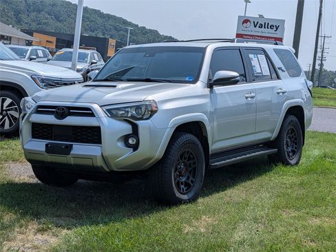 Used 2021 Toyota 4Runner TRD Off-Road Premium w/ Moonroof Package AWD/4WD image 1