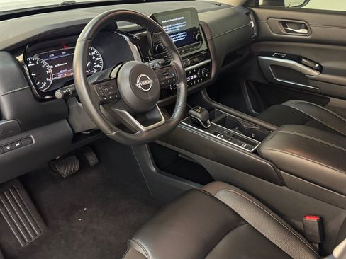 Used 2023 Nissan Pathfinder SL image 4