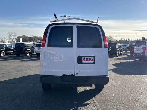Used 2009 Chevrolet Express 2500 image 11