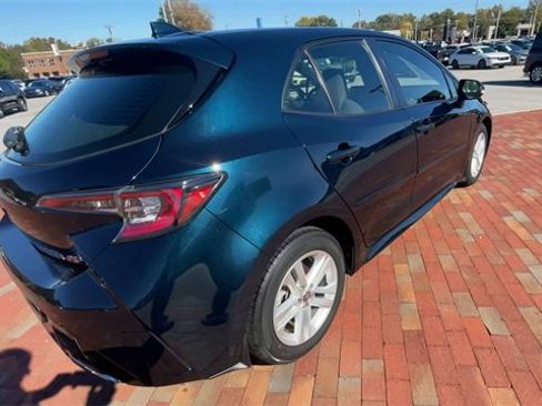 Used 2021 Toyota Corolla SE w/ SE Preferred Package image 9