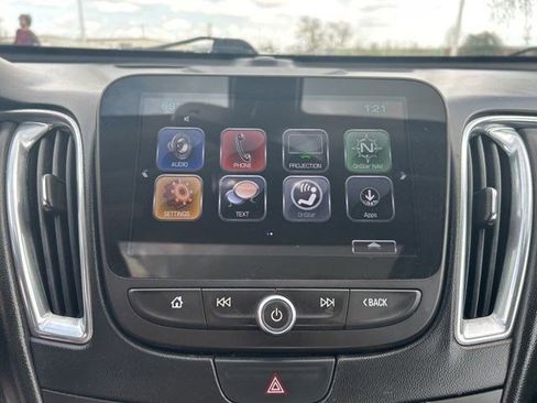 Used 2018 Chevrolet Malibu LT w/ Leather Package image 23