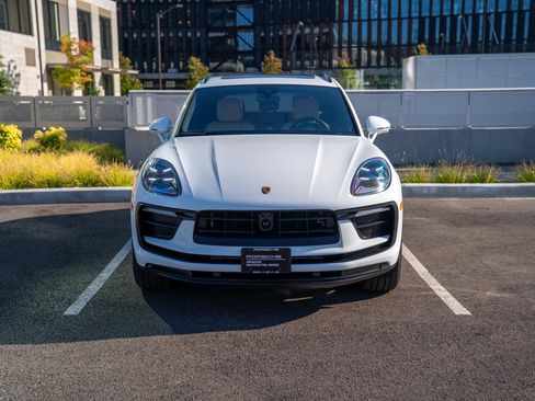 Certified 2026 Porsche Macan AWD/4WD image 6