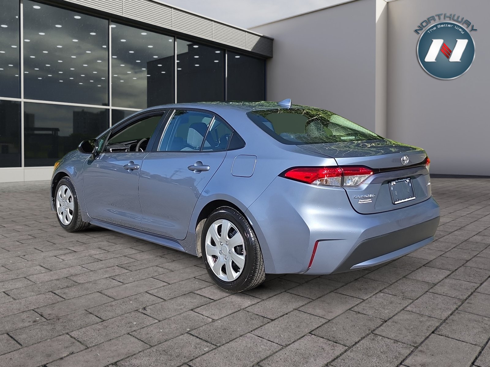 Used 2022 Toyota Corolla LE FWD image 3