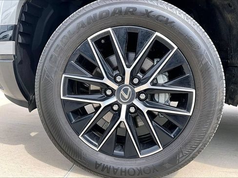Used 2024 Lexus GX 550 w/ Accessory Package (Z1) AWD/4WD image 11