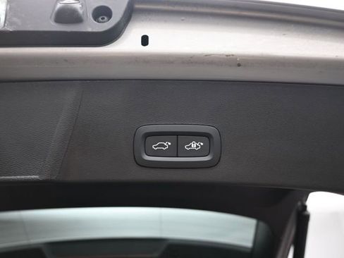 Used 2023 Volvo XC40 B5 Plus w/ Climate Package image 31