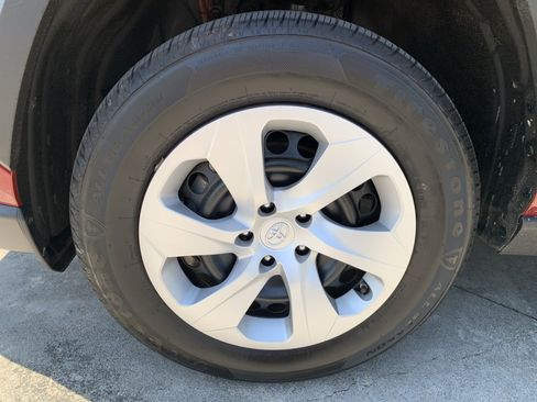 Used 2024 Toyota RAV4 LE AWD/4WD image 41