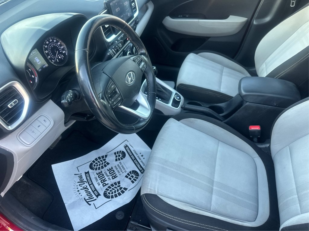 Used 2022 Hyundai Venue SEL FWD image 11