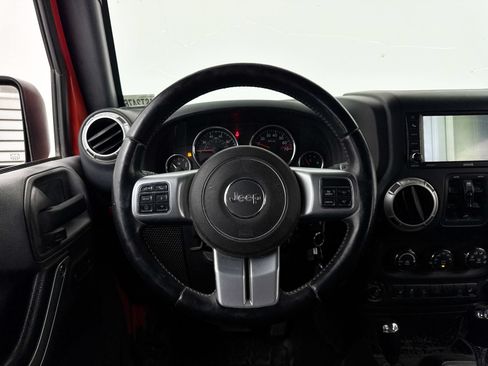 Used 2015 Jeep Wrangler Unlimited Rubicon AWD/4WD image 3