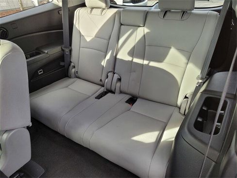 Used 2017 Honda Pilot Touring image 13