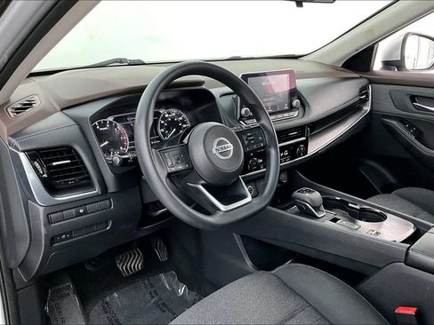 Used 2021 Nissan Rogue SV FWD image 16