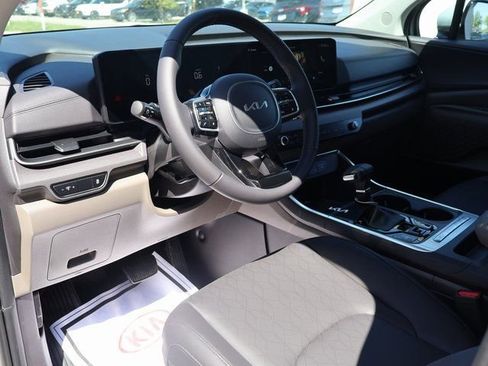 New 2026 Kia Carnival EX FWD image 23