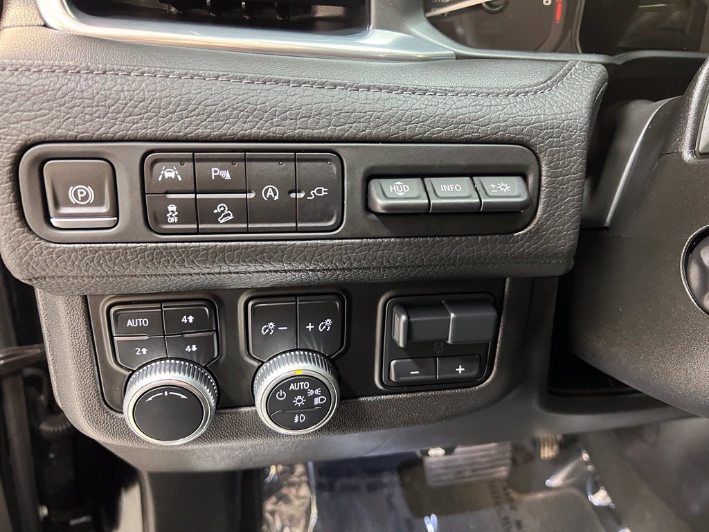 Used 2021 GMC Yukon Denali w/ Denali Premium Package AWD/4WD image 18