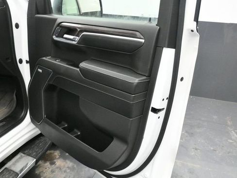 Used 2023 Chevrolet Silverado 1500 LTZ image 9