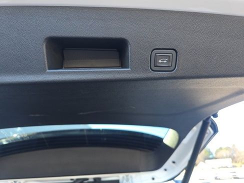 Certified 2025 Buick Enclave Preferred image 32