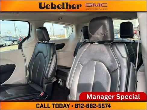 Used 2024 Chrysler Pacifica Touring-L image 19