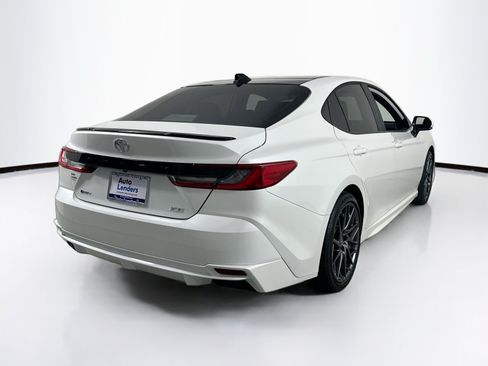 Used 2025 Toyota Camry XSE FWD image 5