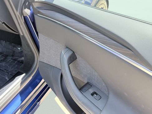 Used 2025 Tesla Model S AWD/4WD image 19