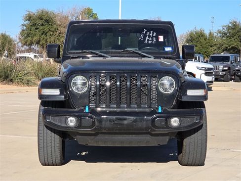 Used 2021 Jeep Wrangler Unlimited Sahara image 4