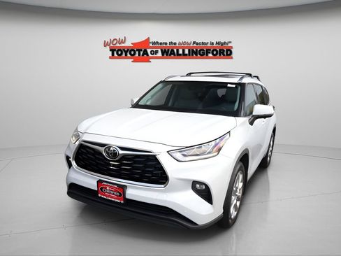 Used 2023 Toyota Highlander Limited AWD/4WD image 1