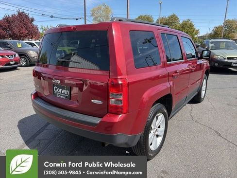Used 2014 Jeep Patriot Latitude AWD/4WD image 5