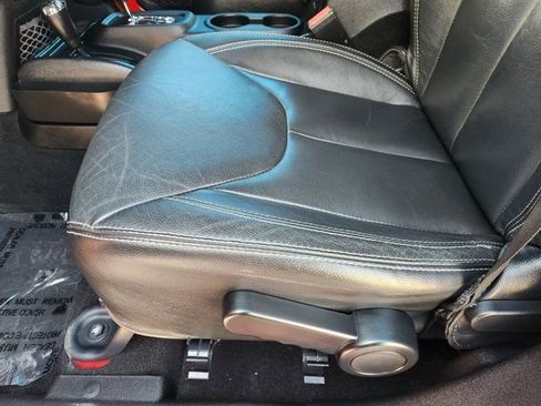 Used 2015 Jeep Wrangler Unlimited Rubicon image 26