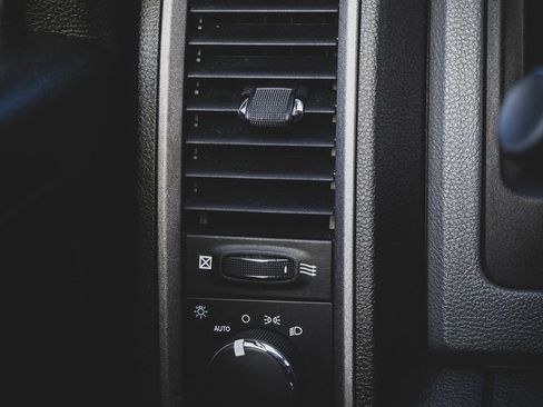 Used 2018 RAM 2500 Tradesman w/ Chrome Appearance Group image 6