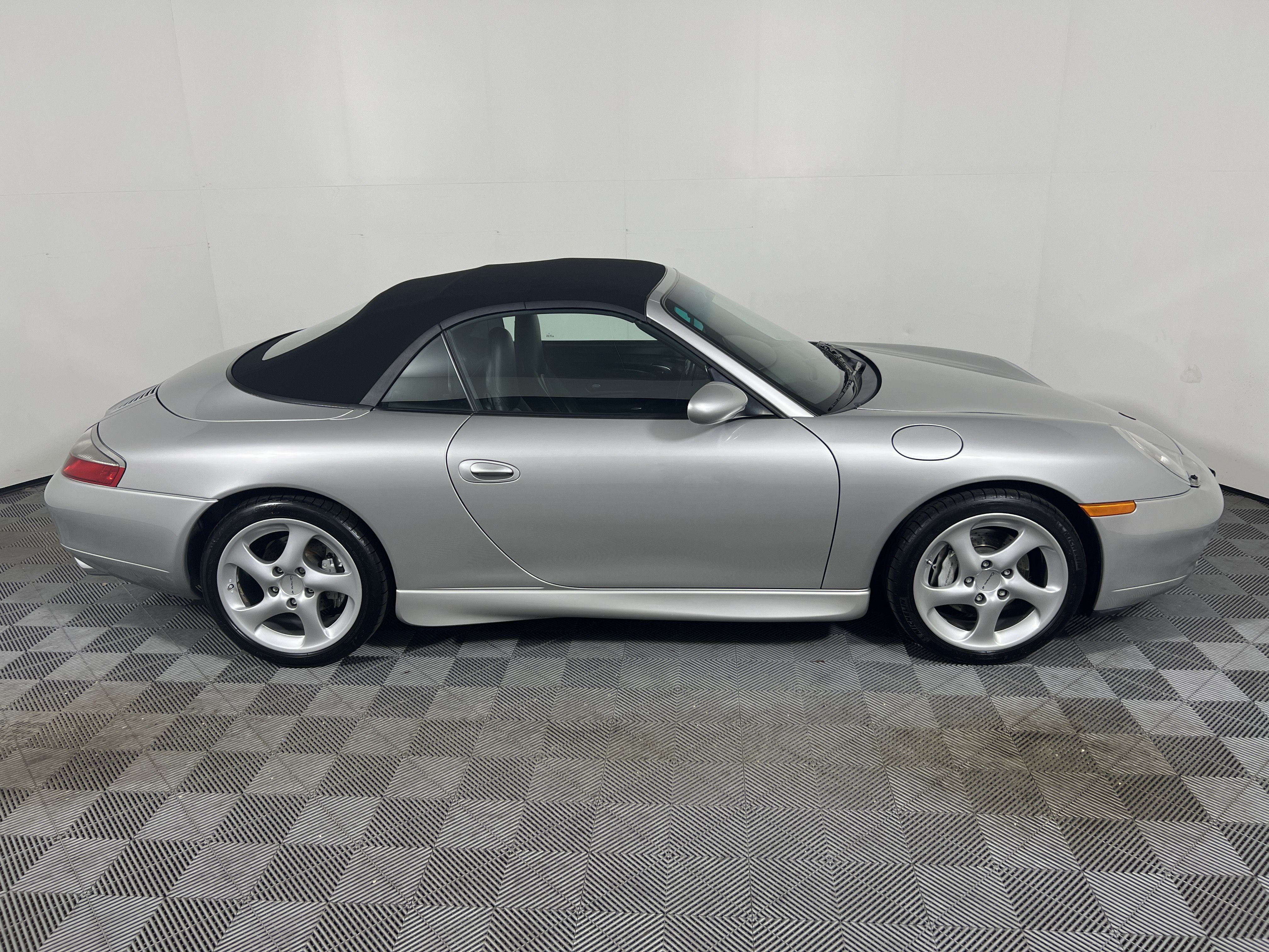Used 2001 Porsche 911 Cabriolet image 6