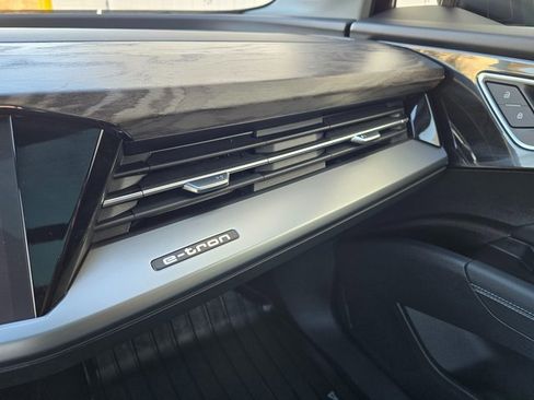 Used 2024 Audi Q4 e-tron Premium Plus image 29