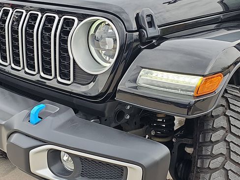 Used 2024 Jeep Wrangler Unlimited Sahara w/ Technology Group image 37