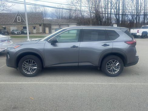 Used 2024 Nissan Rogue S image 4
