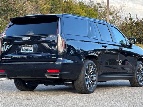 Used 2021 Cadillac Escalade ESV Sport w/ Driver Assist Tech Package image 4