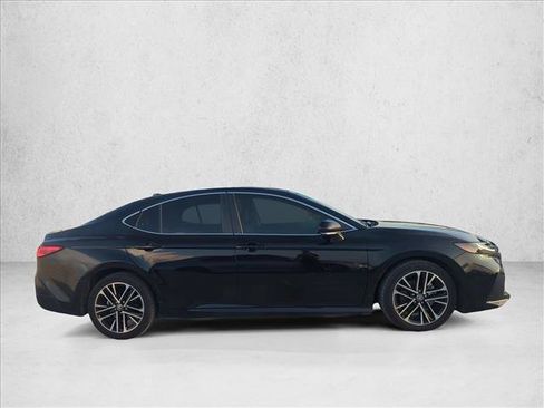 Used 2025 Toyota Camry XLE FWD image 5