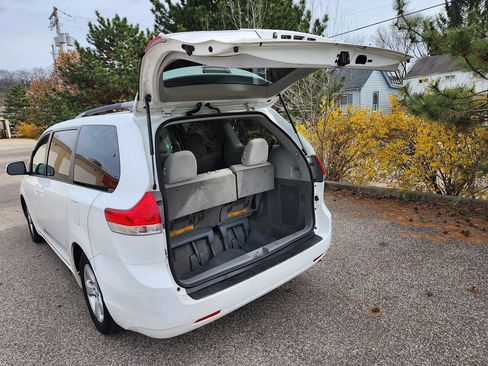 Used 2014 Toyota Sienna LE FWD image 14