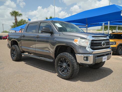Used 2017 Toyota Tundra SR5 image 3