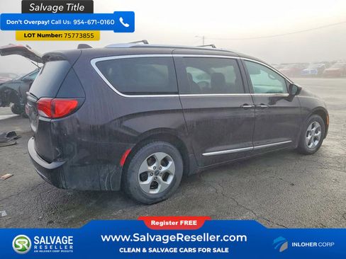 Used 2017 Chrysler Pacifica Touring-L Plus FWD image 4