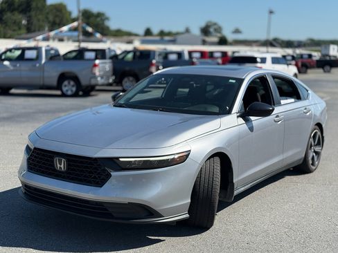 Used 2023 Honda Accord Sport image 3