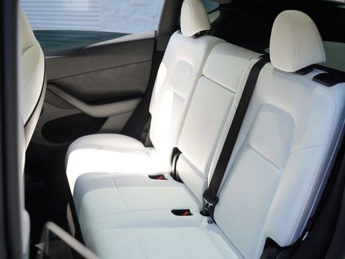 Used 2023 Tesla Model Y Long Range AWD/4WD image 23