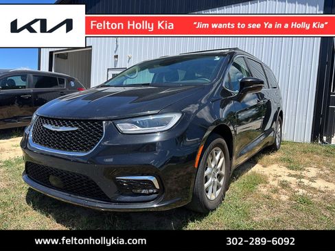 Used 2022 Chrysler Pacifica Touring-L FWD image 1