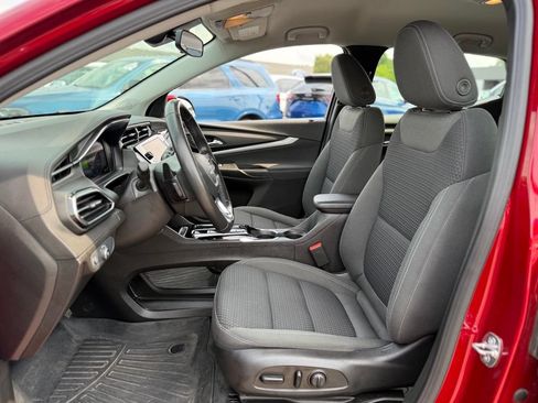 Used 2022 Chevrolet Bolt EUV LT w/ Comfort Package FWD image 11