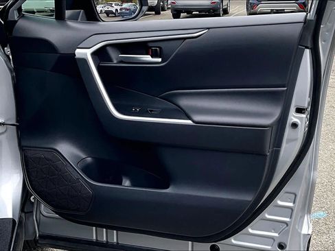 Used 2019 Toyota RAV4 XLE w/ Convenience Package image 22