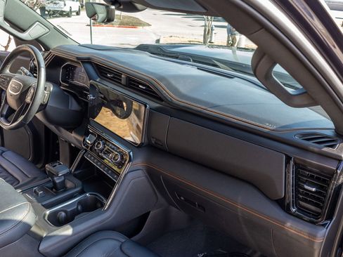 Used 2023 GMC Sierra 1500 AT4 w/ AT4 Premium Package image 17