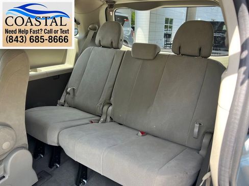Used 2020 Toyota Sienna L FWD image 17