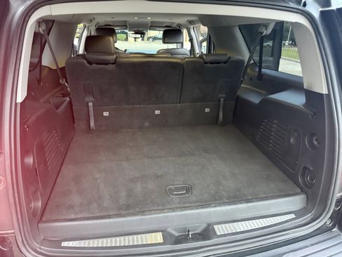 Used 2019 Chevrolet Suburban LT image 17