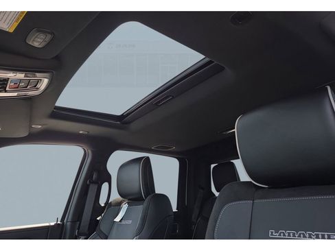 New 2026 RAM 2500 Laramie AWD/4WD image 11