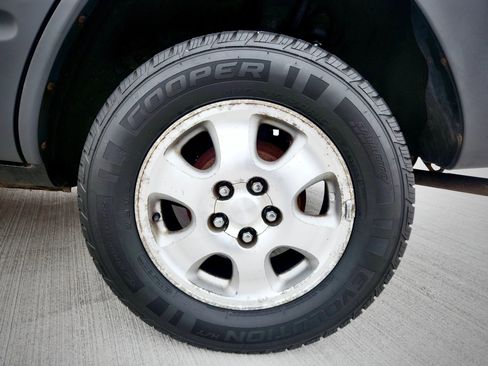 Used 1997 Toyota RAV4 4WD 4-Door image 21