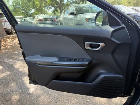 Used 2025 Kia K4 LXS FWD image 18